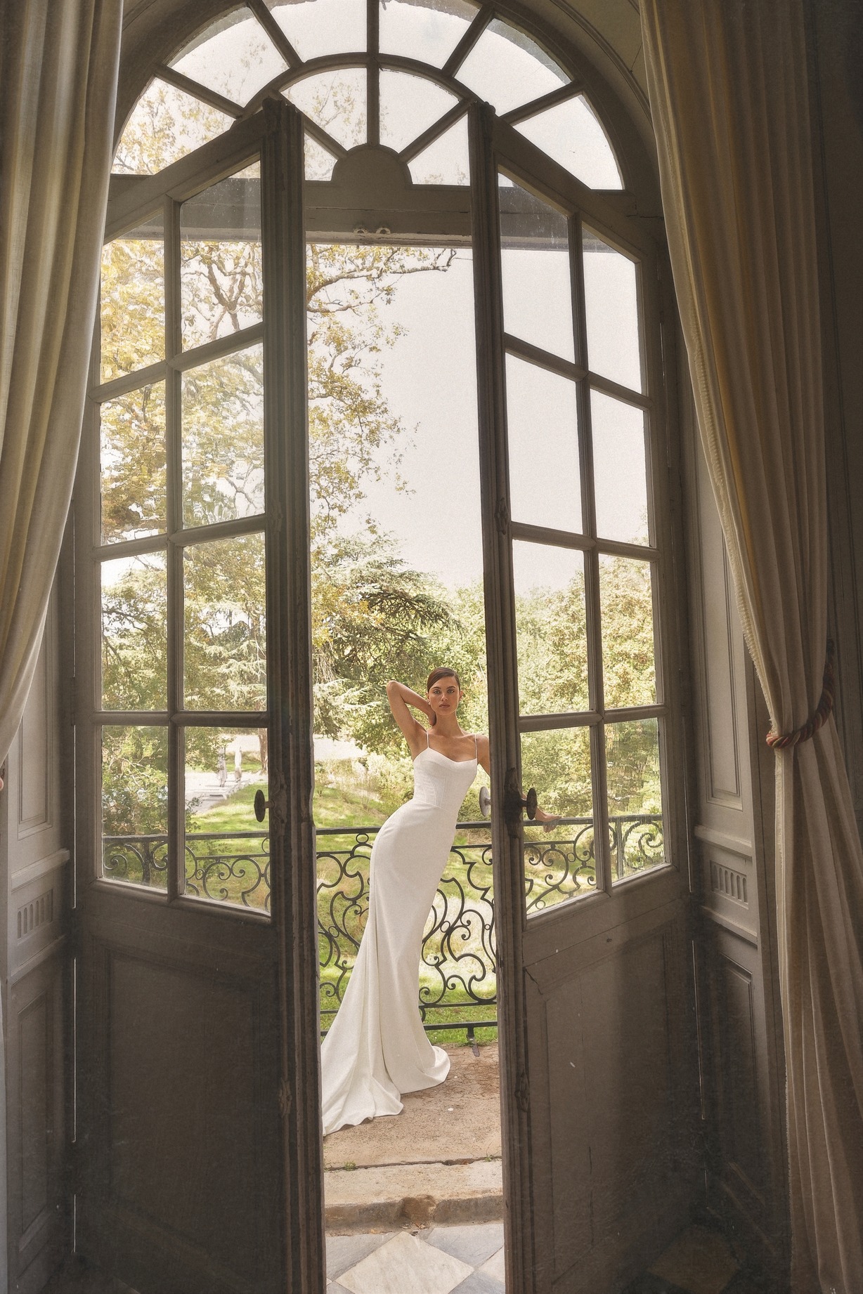 Max dress with cape. Photo 2